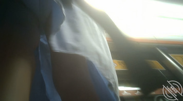 原创抄底：蓝色长裙妹妹 一脸疑惑看镜头2