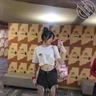 约一个美女180的身高大白腿玩的真是美粉色鲍鱼舔起来简直不要太爽2