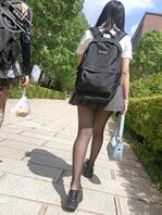 短裙黑丝+蜘蛛袜双飞抄底！女大反差露出诱惑！2