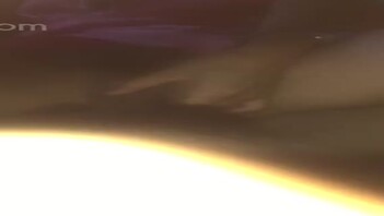 朋友的媳妇太骚了自己扶着往里塞